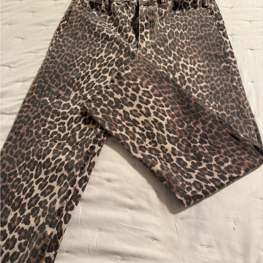 Daze Leopard Print Cropped Jeans - Picture 4 of 7
